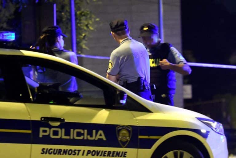 UŽAS U VODICAMA, MUŠKARAC PRETUČEN ISPRED KAFIĆA: Povrede opasne po život, policija uhapsila dvojicu napadača