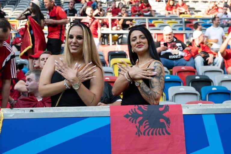 PROVOKATORI! Albanski navijači izbrisali ime i zastavu Srbije, a umesto toga ostavili SRAMNE simbole i poruke!