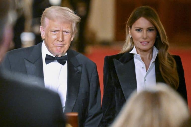 Poljubac Melanije i Donalda Trampa koju su svi čekali da vide: Godinama su pričali da je njihov brak lažan, a sada sve pršti od strasti