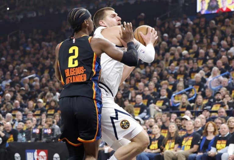 FANTASTIČNI NIKOLA JOKIĆ REŽIRAO LUD PREOKRET DENVERA! Gordon trojkom u poslednjim sekundama srušio Oklahomu! Čudesni Srbin brojao do 42!