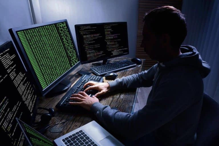 Ne slušaju nas samo preko telefona: Na ove “špijune” u kući i ne pomišljate, evo koji uređaji mogu biti meta