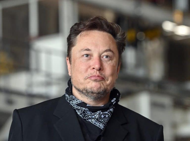 Ilon Mask u problemu, gubi milijarde: Tesla “tone” u Evropi!