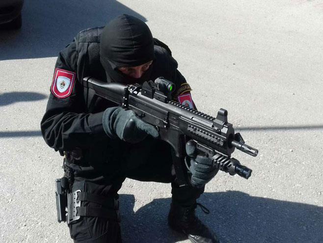 TAKTIČKA VEŽBA ANTITERORISTIČKE JEDINICE KOD BANJALUKE: Iz MUP Republike Srpske građanima poručeno da “nema razloga za uznemirenost”