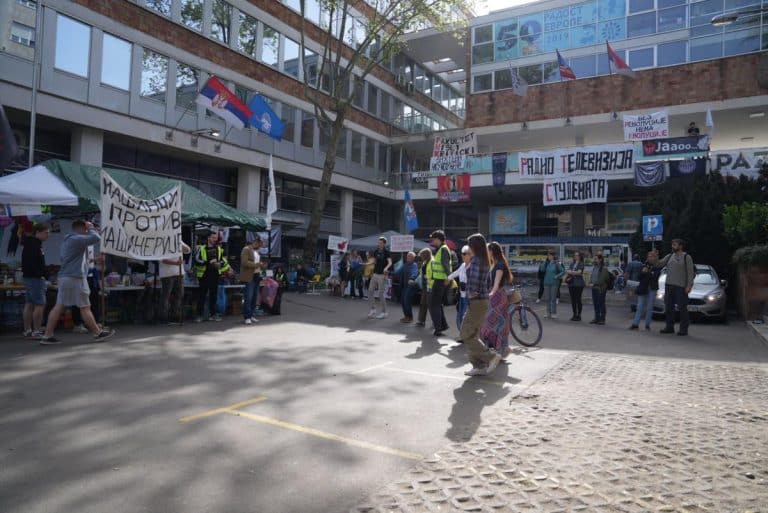 PODIGNUTA OPTUŽNICA PROTIV AKTIVISTA KOJI SU HTELI DA UPADNU U ZGRADU RTS 15. MARTA: Oglasilo se Tužilaštvo u Novom Sadu, predloženo izricanje maksimalnih kazni