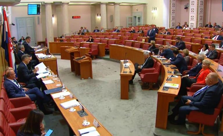 USVOJEN ZAKON O GROBLJIMA U HRVATSKOJ: “Ako piše ‘poginuo za Srpsku Krajinu’ takvi neprimereni sadržaji biće uklonjeni”