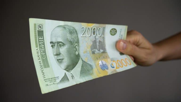Mladić ostavio čudnu poruku na novčanici od 2.000 dinara, a posle 4 dana se desilo nešto neverovatno! Bruje mreže o ovoj priči