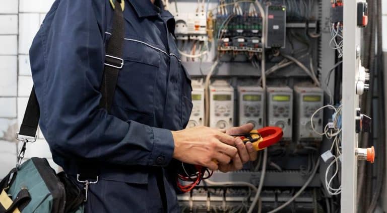 DANAS RADOVI NA ELEKTRO-MREŽI ŠIROM SRBIJE: Kompletan spisak gde sve neće biti struje