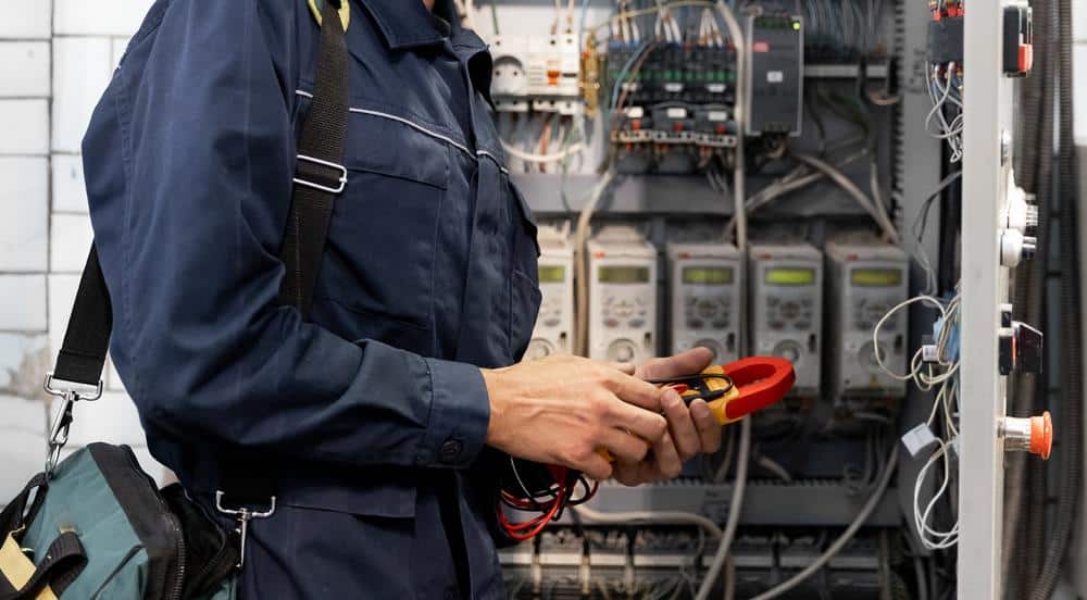 DANAS RADOVI NA ELEKTRO-MREŽI ŠIROM SRBIJE: Kompletan spisak gde sve neće biti struje