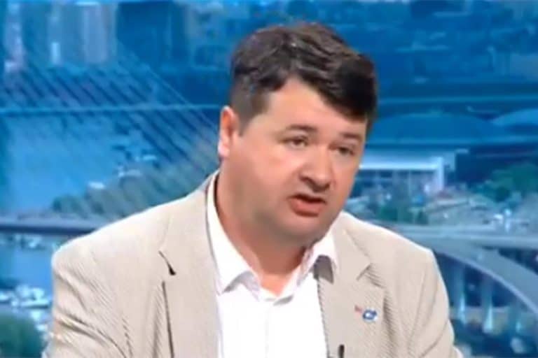 BLOKADERI PRIZNAJU DA IM JE CILJ DA PROGLASE KRAĐU IZBORA! Profesor Petrov: Time se ova infantilna igra nastavlja (VIDEO)