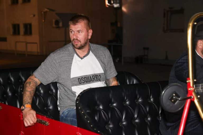 JANJUŠ SLOMLJEN! Objavio fotku koja tera suze na oči, porodica ne može još uvek da dođe sebi! (FOTO)